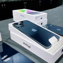 Iphone 14 (128Gb) •T-Mobile• With Original Case, Charger & Screen Protector.