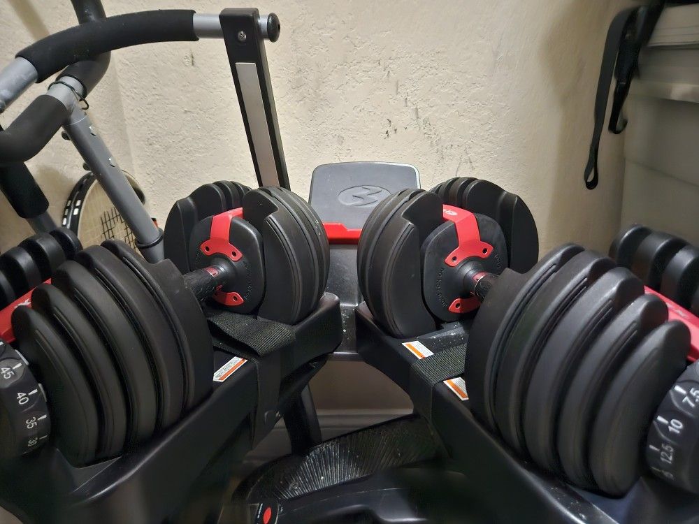 Bowflex Adjustable Weights And Stand Barely Used for Sale in Fort ...