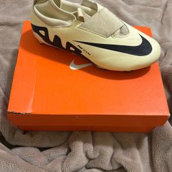 Jr Zoom Super fly 9 Cleats For Sports Size 6y 