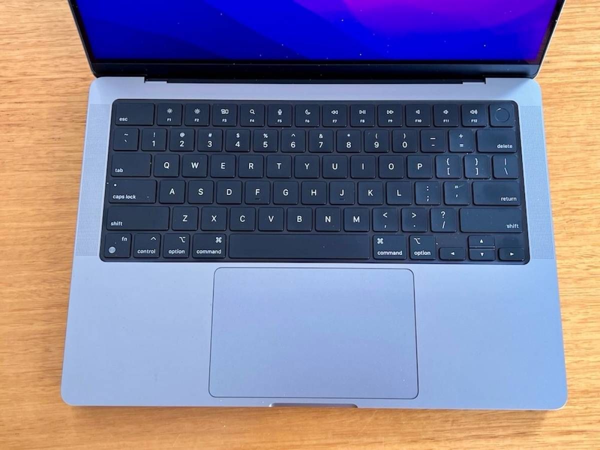 APPLE MacBook Pro 14” with 1TB SSD and AppleCare+ till 2026!