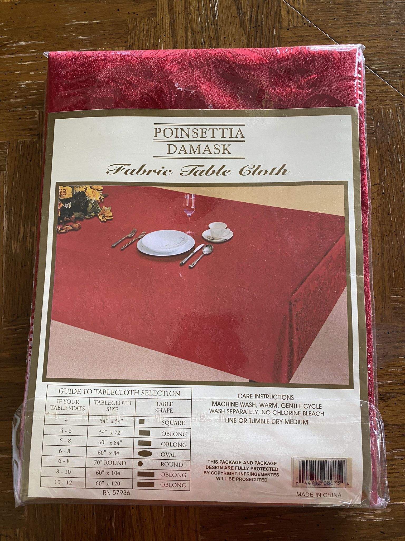 Brand New Red Poinsettia Sateen Material 70 Inch Round Table Cloth