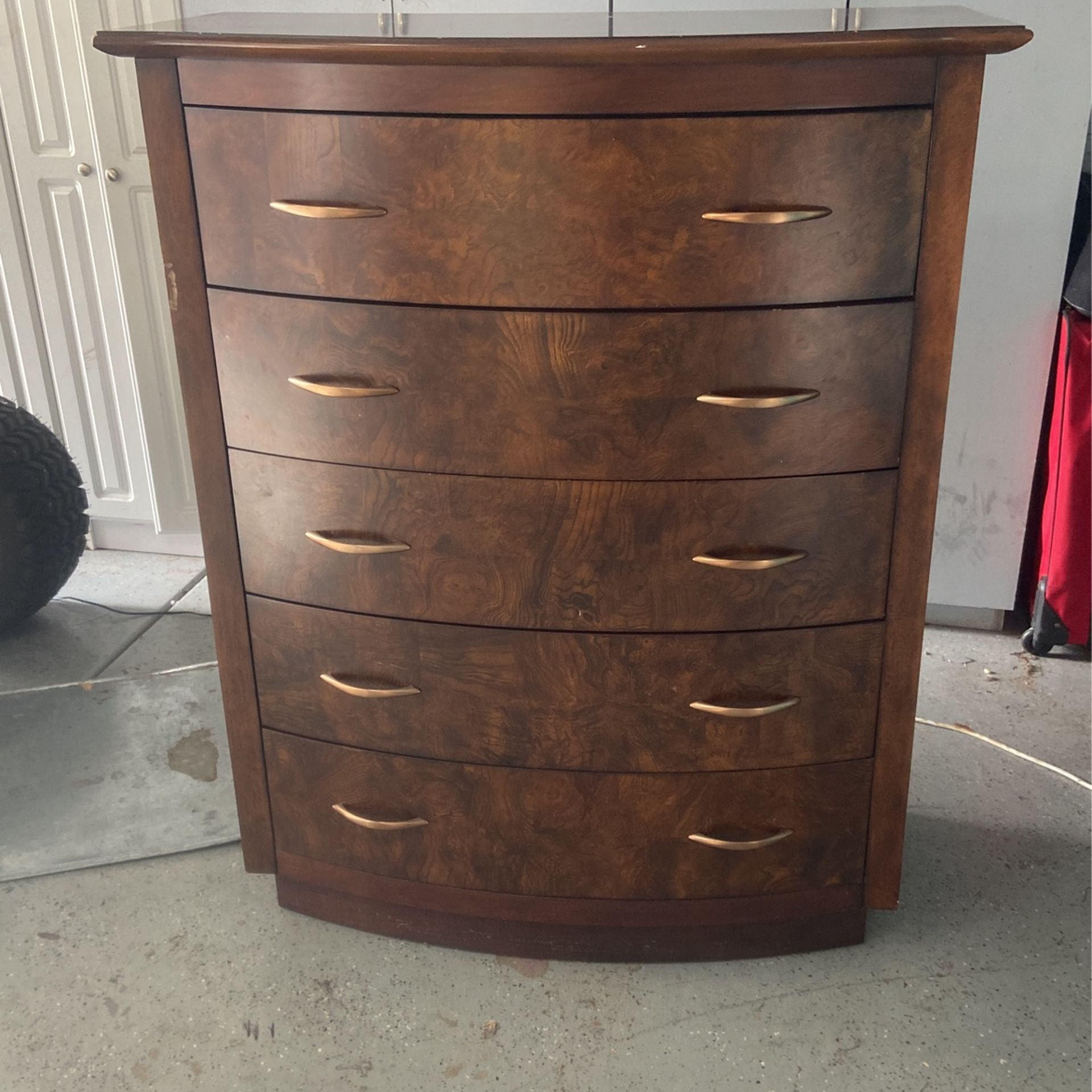Basset Dresser