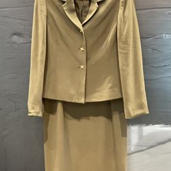 Kasper Women's Beautiful Green Silk Suit Jacket Skirt Size 6