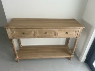 Entrance table