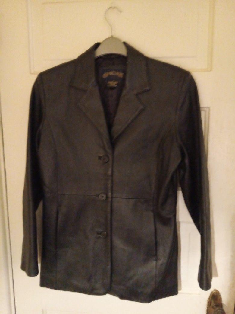 Like New Beautiful Black Leather Coat