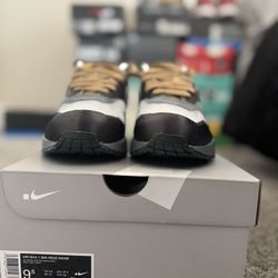 Nike Air Max 1 .SWOOSH Low Poly Big Head Mode 007 Goldeneye 