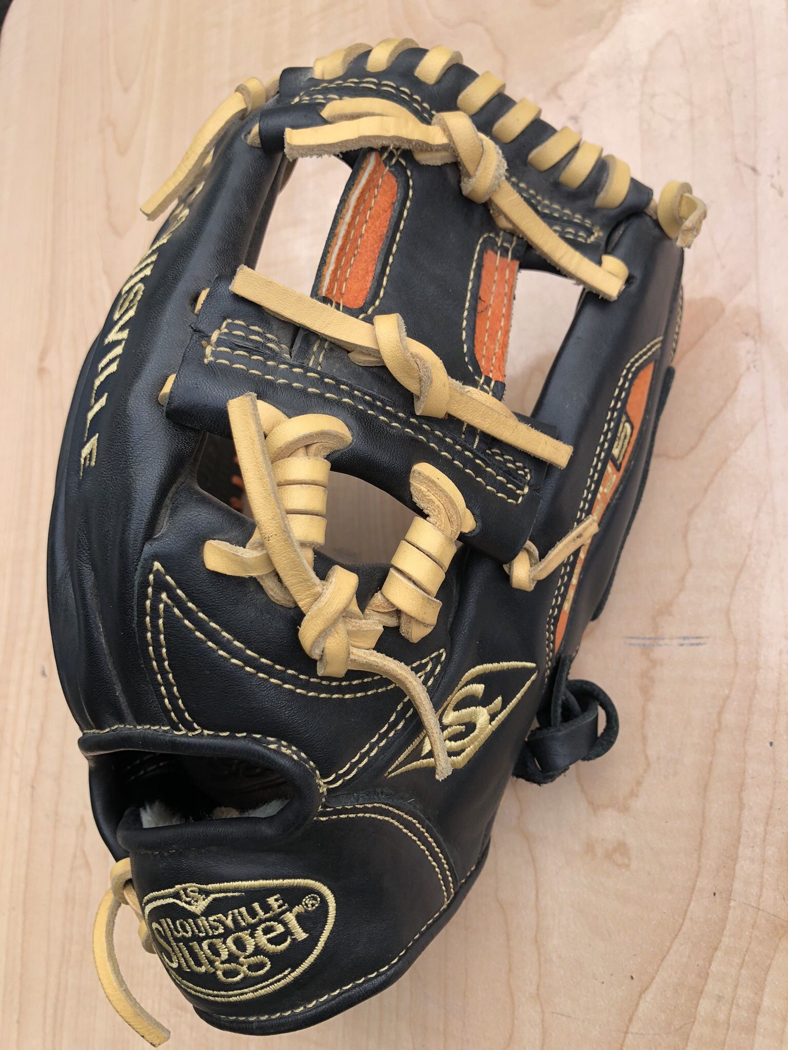 Louisville Slugger Omaha Series Baseball Glove Sz 11 1/4” Like New Condition Have More Baseball And Softball Equipment $80 Firm
