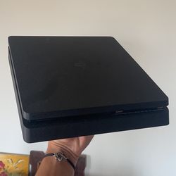 ps4 w/ 2 controllers