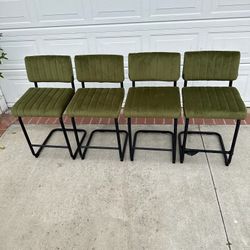 30" Bar Stools Set of 4, Tufted Velvet Bar Height Stools Chairs with Back and Metal Legs, Mid Century Modern Barstools for Kitchen Island, Green