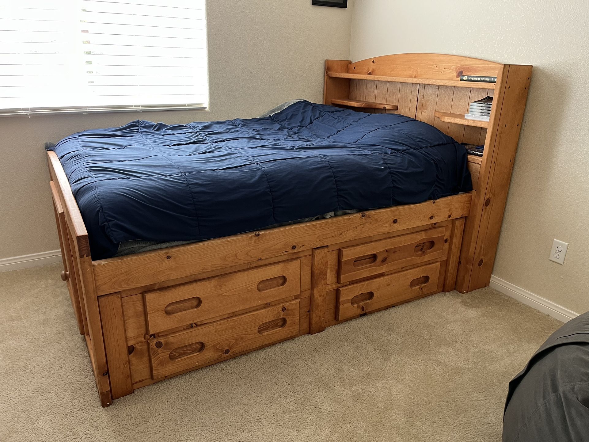 Full Size Bed With Drawers