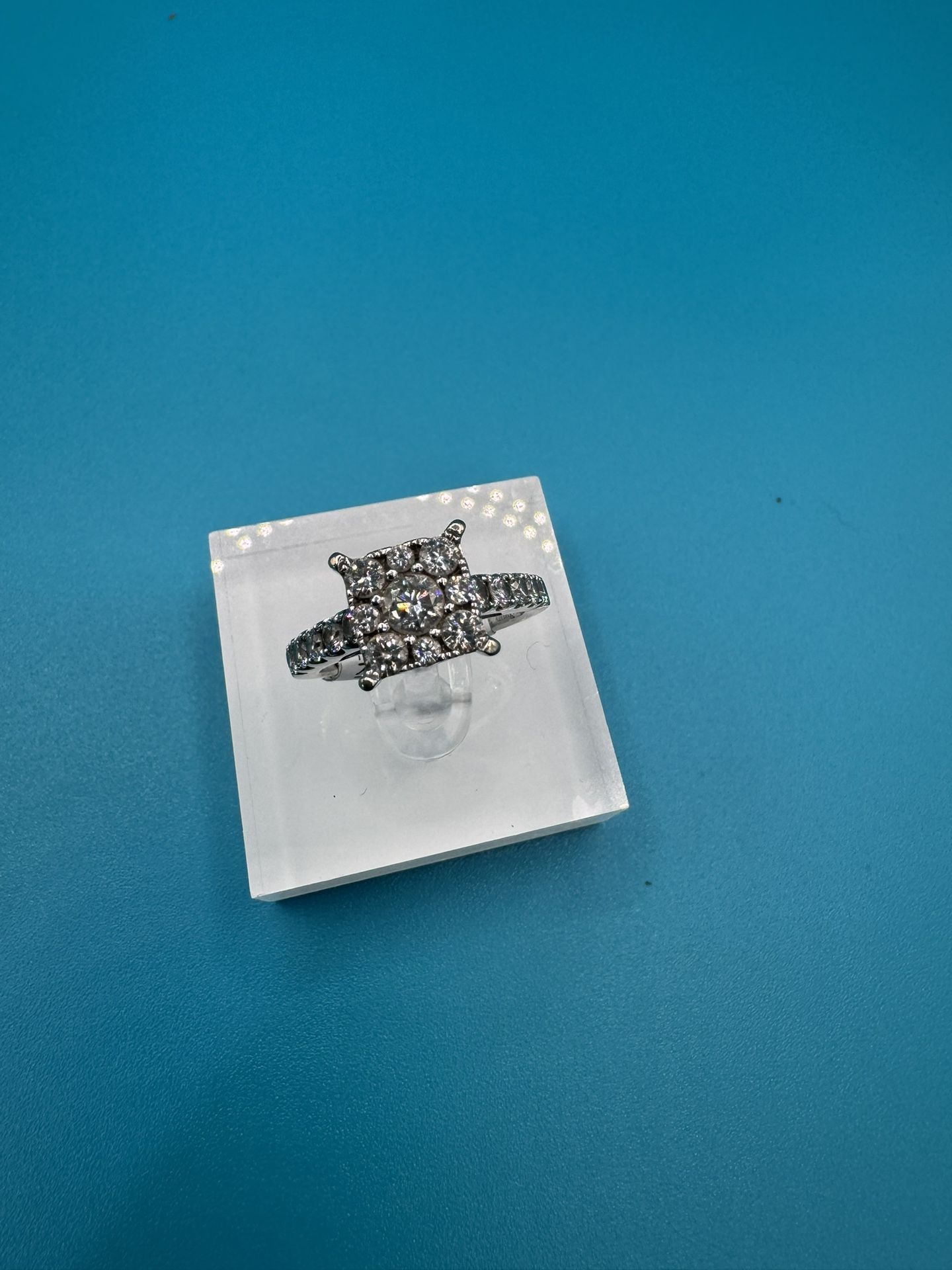 14kt, Cluster Diamond Ring 4.7g