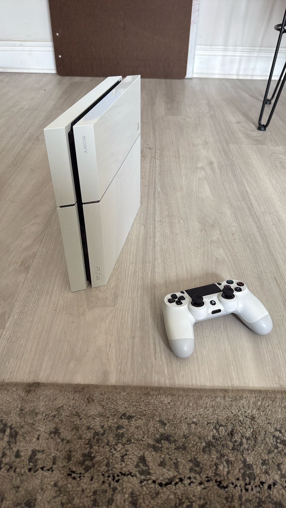 White PS4
