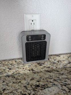 Outlet Small Space Heater with Remote