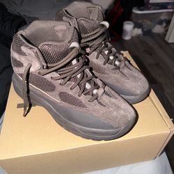 yeezy boots size 10