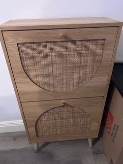 Shoe cabinet shoe storage