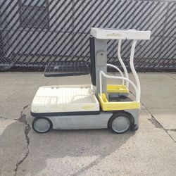FOR SALE A CROWN WAV MODEL WAV50-84. NEW BATTERIES.  IT'S IN GOOD WORKING CONDITION   FORKLIFT.