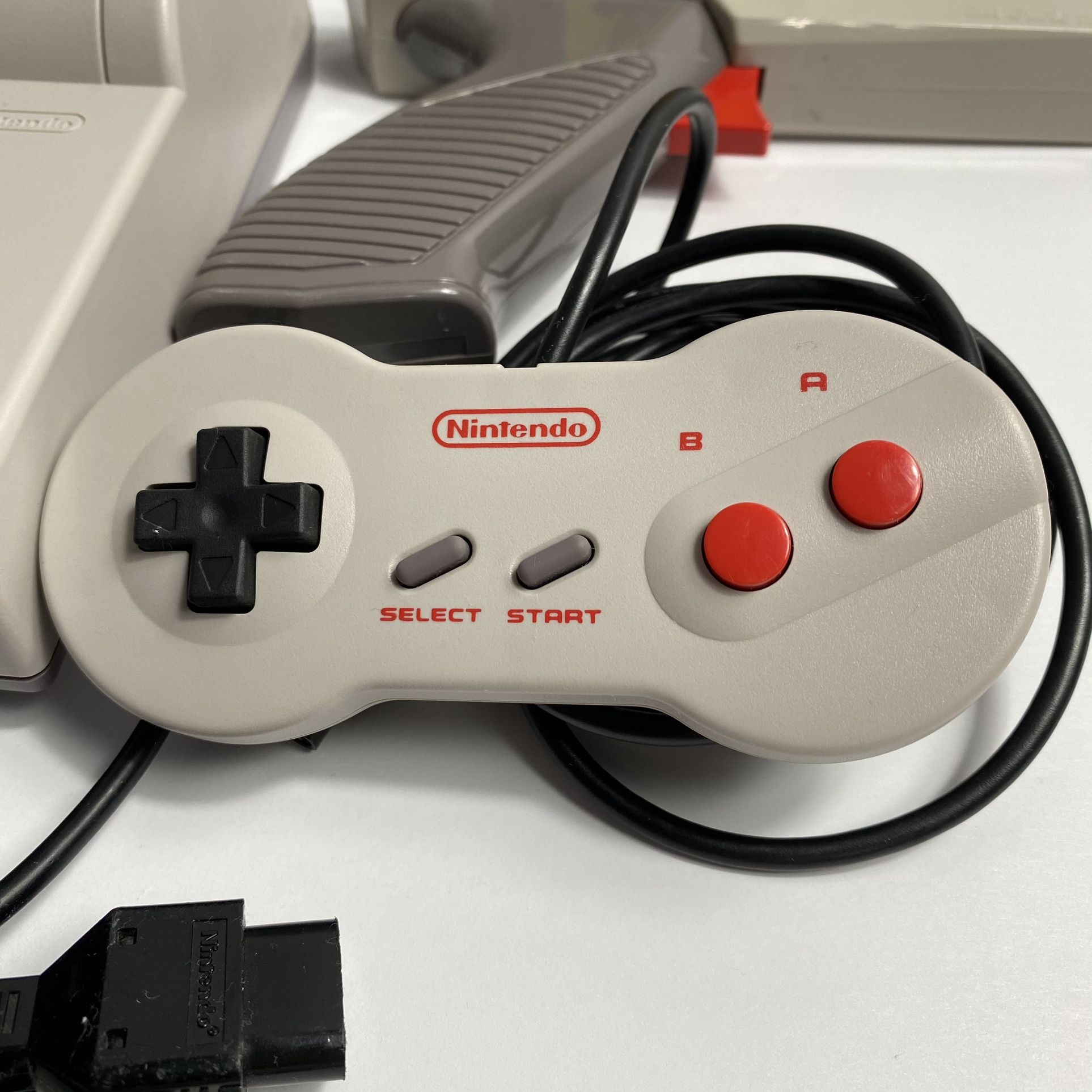 Nes Top loader bundle - Games controller and Zapper included