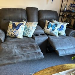Recliner Like New!!! Smoke Free Home! 