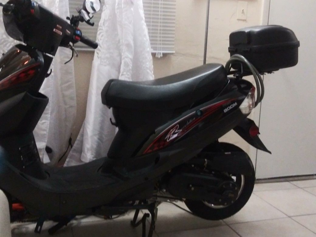 Motocicleta SCOOTER 2018. four time