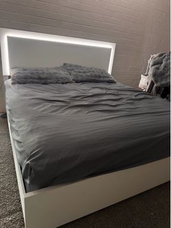 dressers/bed