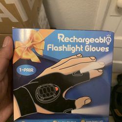 Rechargeable flashlight gloves