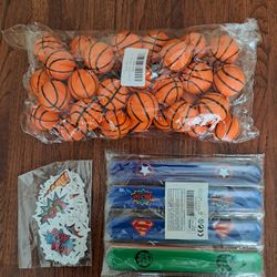 Mini Basketball Superhero Snap Bracelets Stickers Party Favors Stress Ball Bouncy Ball Mini Foam School Reward Halloween Trick Treat 