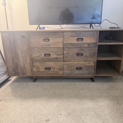 Rustic Solid Wood 🪵 Dresser