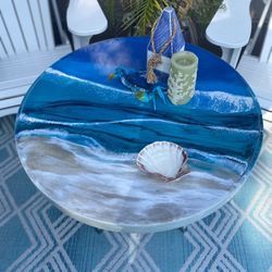 Pretty Round Resin Table Or Coffee Table 24 Tall30 Diameter 