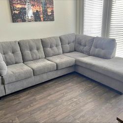 Couch Sectional Brand New Condition No Pets No Smoke 