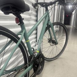 🚲 Co-op Cycles Hybrid Bike – Size M (5’6”–5’9”) – Great Condition
