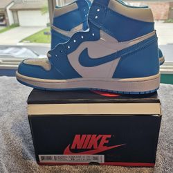 Jordan 1 UNC trainers in blue and white