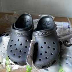 Mens Size 8 -10 Crocs New With Tags 
