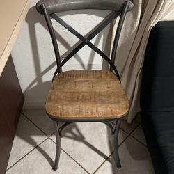 4 Dining Table Chairs 