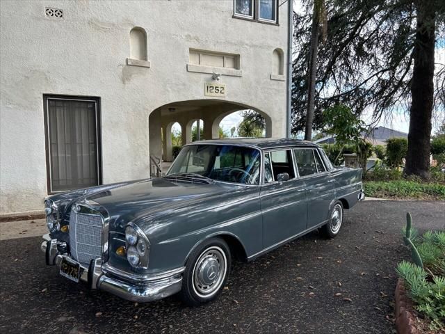 1967 Mercedes-Benz 230S