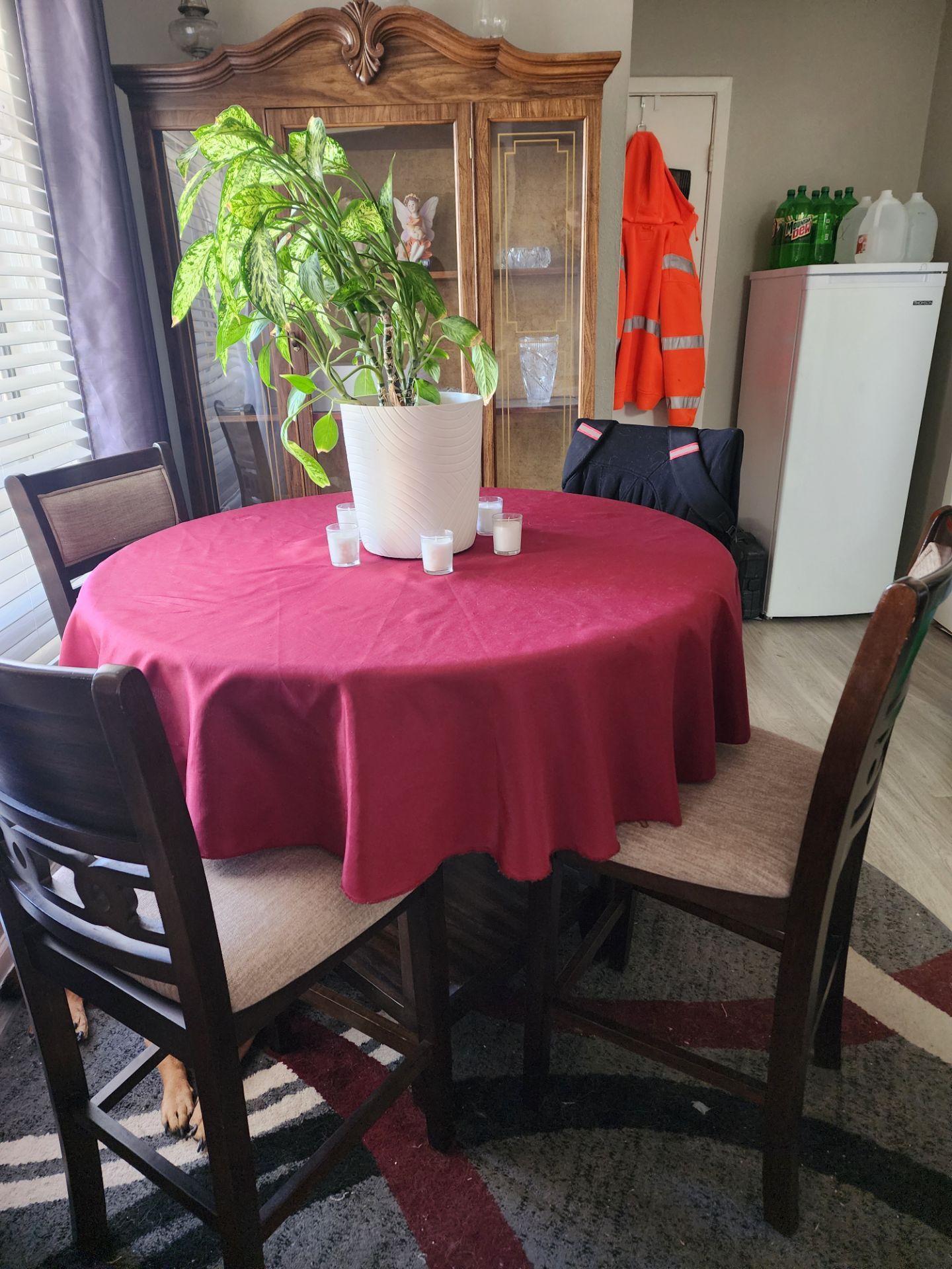 Dining table w/4 chairs