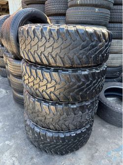 LT 285/75/R17 marca TOYO M/T las 4 llantas usadas instaladas y balanceadas