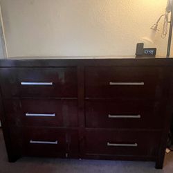 Bedroom Dresser/TV Stand  50$ Pick Up Today!