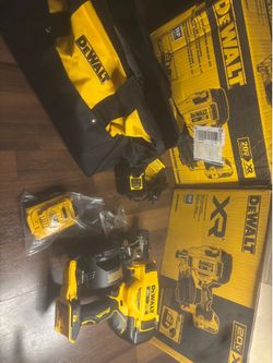 DEWALT 20V MAX XR 15-Degree Cordless Coil Roofing Nailer Kit (Model: DCN45RND1 Brandnew