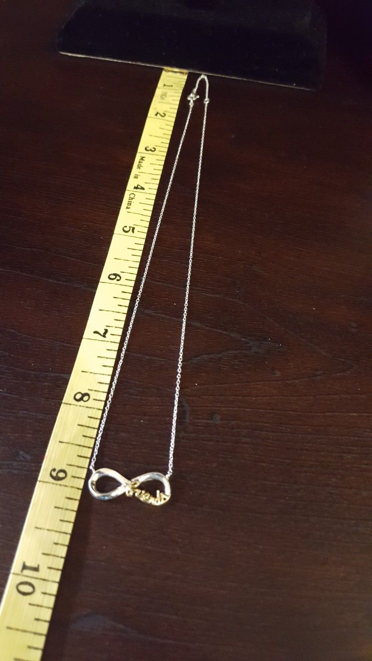 Beautiful 925 Sterling Silver Italy necklace. Pendant is covered in 10k GOLD, 2.29grs size 18"inches long. (FRIENDS) please see pictures for details