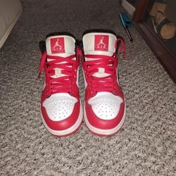Jordan 1 (Red, white, Black)
