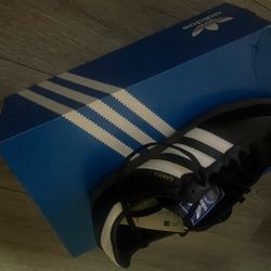 Size 7 Men’s Addidas Shoes