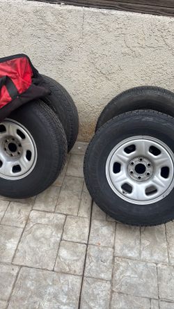 Set of 4 nissan frontier rims and tires stock