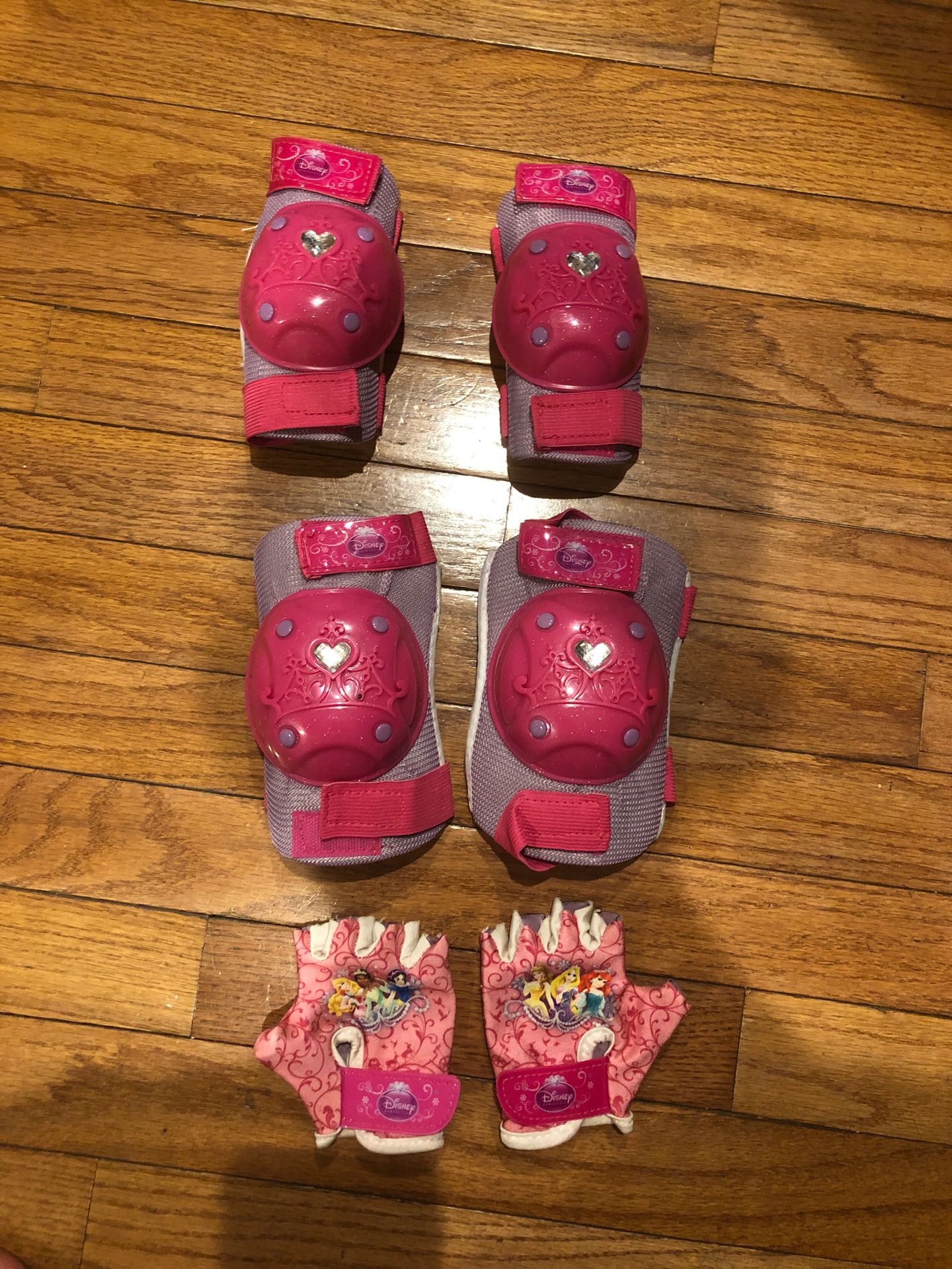 Disney princess gloves, elbow pads and knee pads