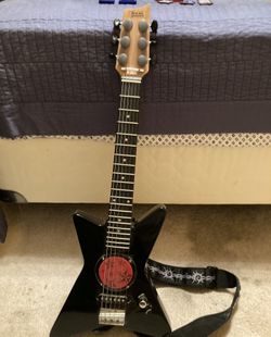 First Act Discovery Guitar,Amp Built-in