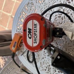 CM Electric chain hoist 300 Lb