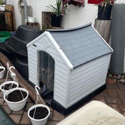 A DOG TAIL DOG HOUSE FOR A MED TO LARGE DOG 