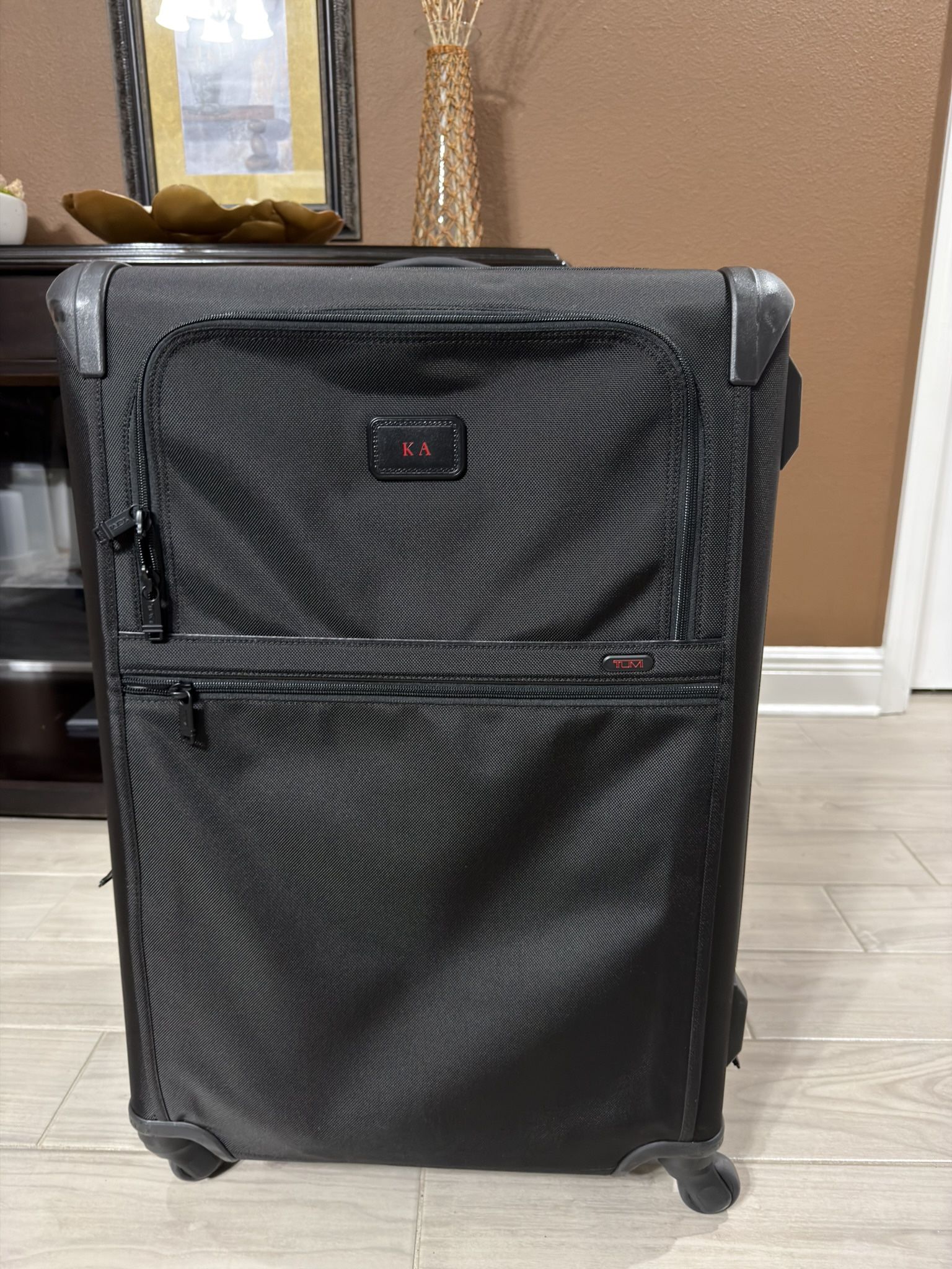 Tumi 29 Inch Expandable 4 Wheel Suit Case (black)