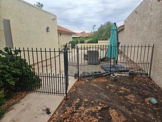 No dig fence, 3 panels 4ft x 4.5ft and 1 gate