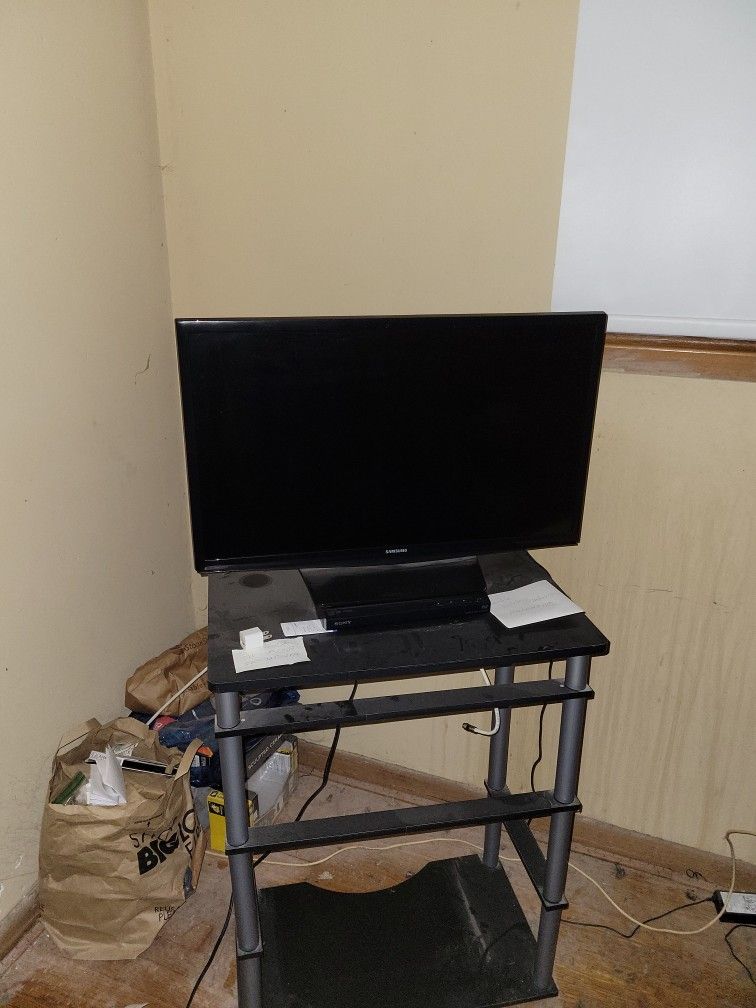 Television 28in Samsung