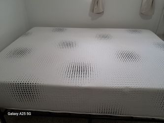 Full Mattress in Perfect Condition - Free Metal Base
